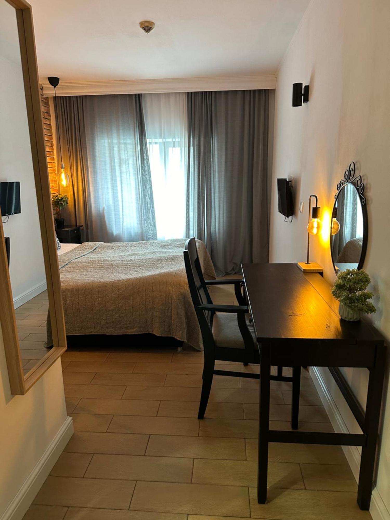 וארנה Hotel Art מראה חיצוני תמונה