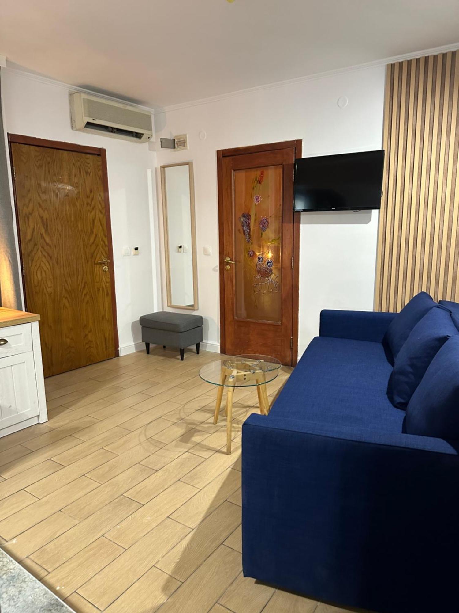 וארנה Hotel Art מראה חיצוני תמונה