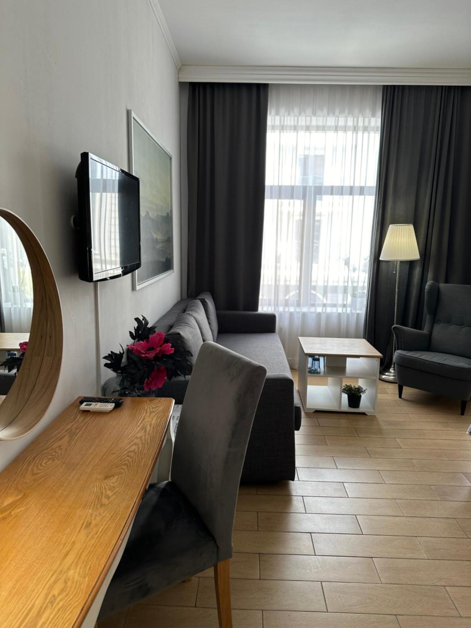 וארנה Hotel Art מראה חיצוני תמונה