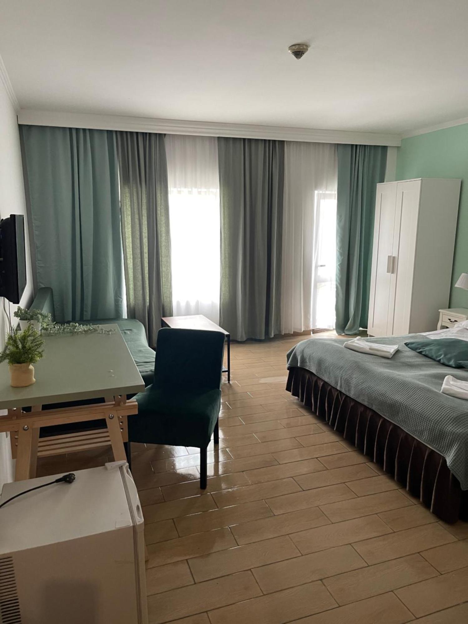 וארנה Hotel Art מראה חיצוני תמונה